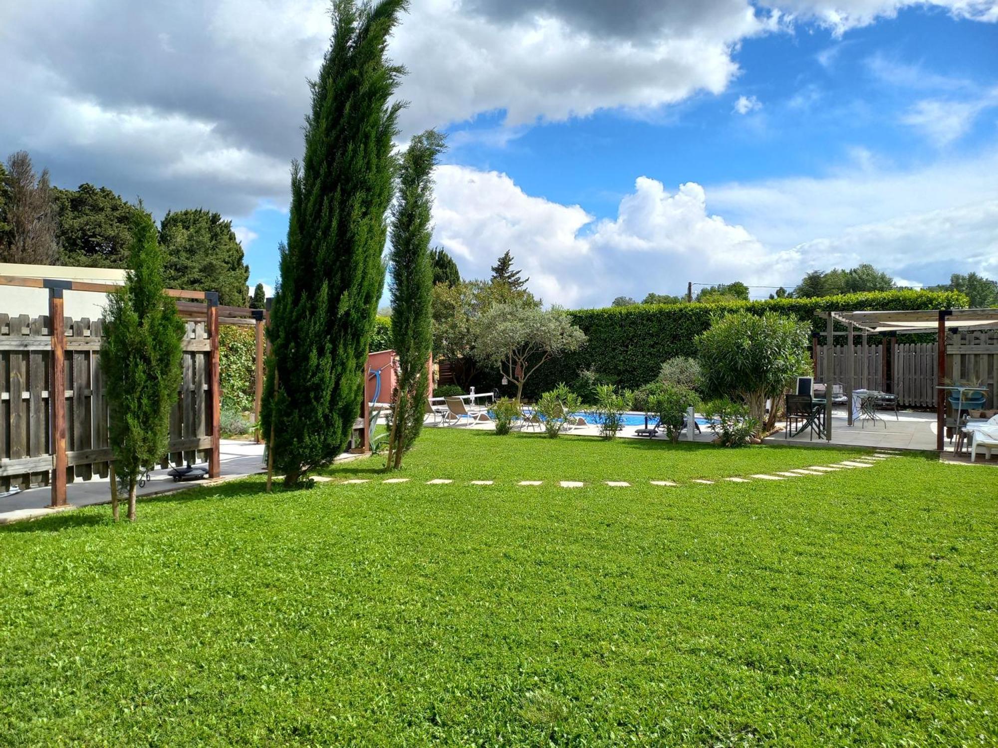 Le Mazet De L'Amathye Hotel Aramon Exterior photo